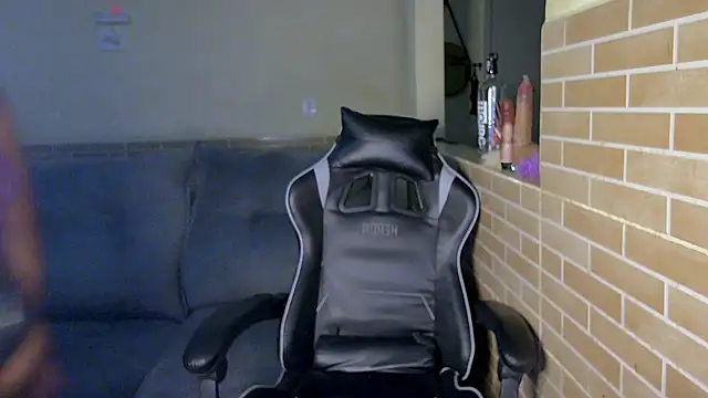 Snapshot of isa_hotwifee chatting on January 14, 1:28 pm isa hotwifee online show from January 14, 1:28 pm