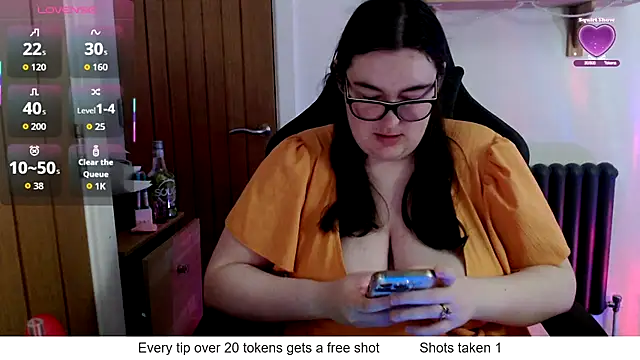 Rebecca Summer online show from April 18, 4:11 pm