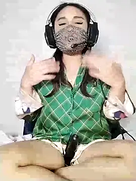  Shimmerlyn  online show from March 8, 5:22 pm