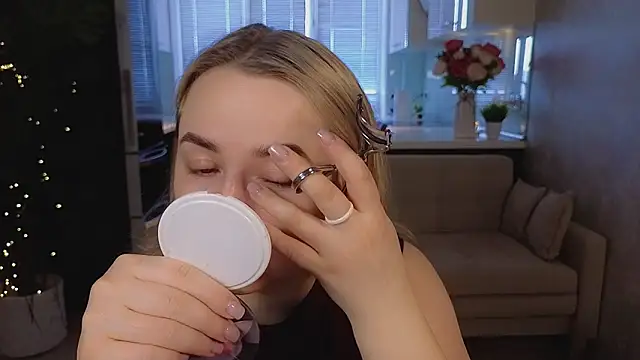 Mira Mermayd online show from March 31, 2:02 am