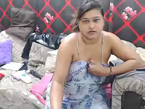 Snapshot of indian_glitter chatting on February 6, 3:48 am indian glitter online show from February 6, 3:48 am