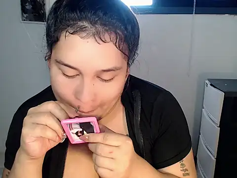 Snapshot of Hardcore_Tgirl chatting on May 2, 12:15 am Hardcore Tgirl online show from May 2, 12:15 am