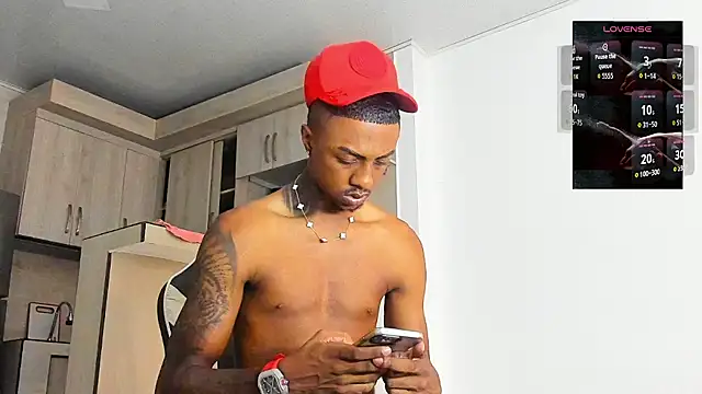 YeremiBrowm online show from October 30, 8:42 pm