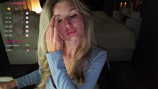 Snapshot of AngelMiaM chatting on December 19, 10:10 pm AngelMiaM online show from December 19, 10:10 pm