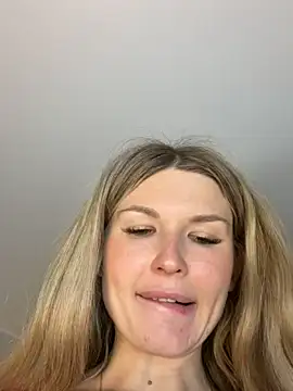 AngelMiaM online show from April 5, 7:33 pm