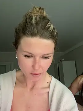 Snapshot of AngelMiaM chatting on May 21, 4:36 pm AngelMiaM online show from May 21, 4:36 pm