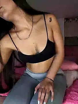 Snapshot of amycute_ chatting on December 4, 12:30 am amycute online show from December 4, 12:30 am