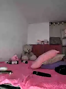 Snapshot of amycute_ chatting on December 7, 1:47 am amycute online show from December 7, 1:47 am