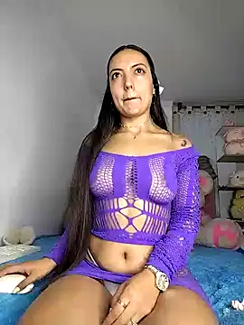Snapshot of amycute_ chatting on February 2, 11:11 pm amycute online show from February 2, 11:11 pm