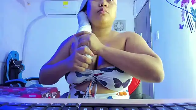 Lunastar02 online show from February 5, 7:18 pm