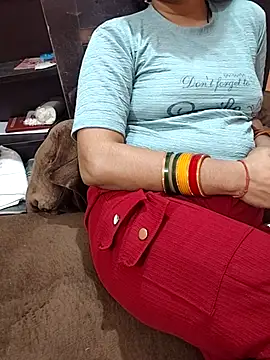 Snapshot of Diya_143 chatting on April 18, 6:50 am Diya 143 online show from April 18, 6:50 am