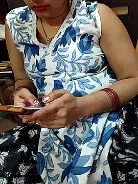 Snapshot of Diya_143 chatting on April 20, 6:27 am Diya 143 online show from April 20, 6:27 am