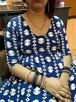 Snapshot of Diya_143 chatting on April 21, 6:31 am Diya 143 online show from April 21, 6:31 am