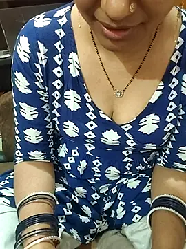 Snapshot of Diya_143 chatting on April 21, 7:06 pm Diya 143 online show from April 21, 7:06 pm