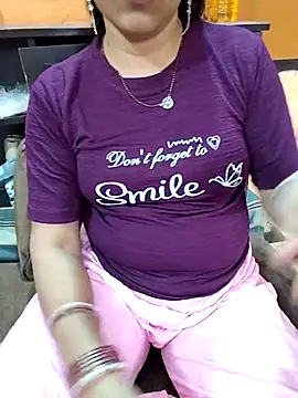 Snapshot of Diya_143 chatting on April 22, 7:55 am Diya 143 online show from April 22, 7:55 am