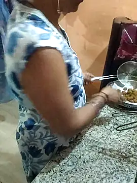 Snapshot of Diya_143 chatting on April 24, 5:04 pm Diya 143 online show from April 24, 5:04 pm