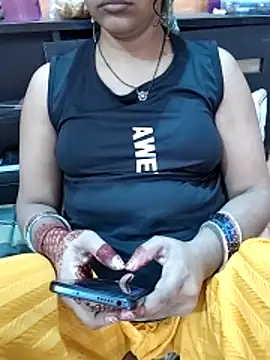 Snapshot of Diya_143 chatting on April 27, 6:44 am Diya 143 online show from April 27, 6:44 am