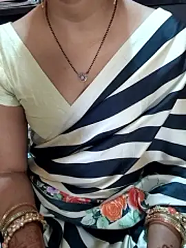 Snapshot of Diya_143 chatting on April 28, 6:18 am Diya 143 online show from April 28, 6:18 am
