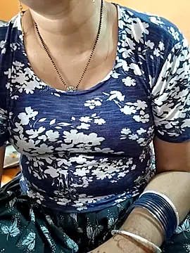Snapshot of Diya_143 chatting on May 2, 5:01 am Diya 143 online show from May 2, 5:01 am