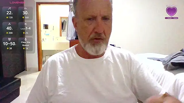 Snapshot of openminddaddy chatting on May 13, 1:14 am openminddaddy online show from May 13, 1:14 am