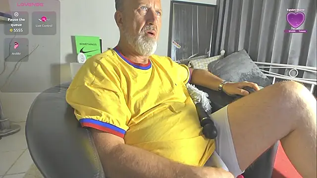 Snapshot of openminddaddy chatting on May 23, 10:14 pm openminddaddy online show from May 23, 10:14 pm