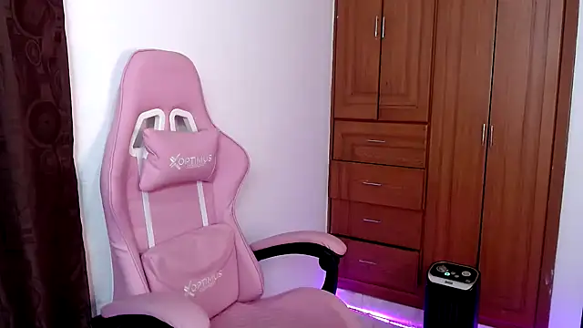 Snapshot of tastymeli chatting on December 31, 3:55 am tastymeli online show from December 31, 3:55 am