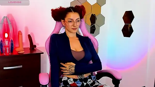 Snapshot of tastymeli chatting on October 13, 1:49 am tastymeli online show from October 13, 1:49 am