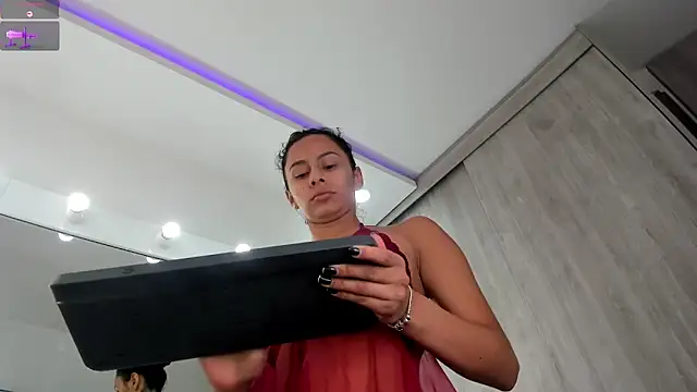 Snapshot of karlyn_angels chatting on June 6, 8:35 pm karlyn angels online show from June 6, 8:35 pm
