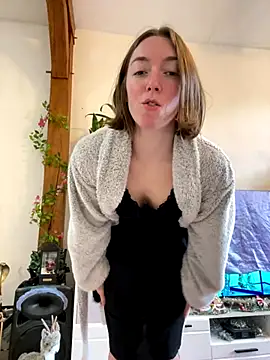 Snapshot of Daisy_Michto_Officiel chatting on December 3, 9:00 am Daisy Michto Officiel online show from December 3, 9:00 am