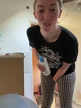 Snapshot of Daisy_Michto_Officiel chatting on February 4, 4:18 pm Daisy Michto Officiel online show from February 4, 4:18 pm