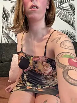 Snapshot of Daisy_Michto_Officiel chatting on February 26, 2:38 pm Daisy Michto Officiel online show from February 26, 2:38 pm