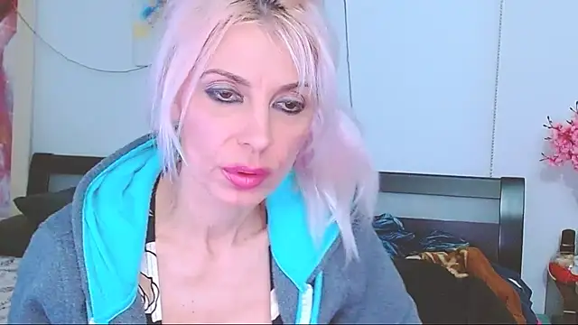 HoneyLara online show from February 24, 5:33 am