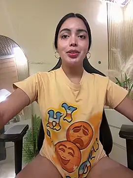 HotstuffCherrySummer online show from April 18, 11:03 am