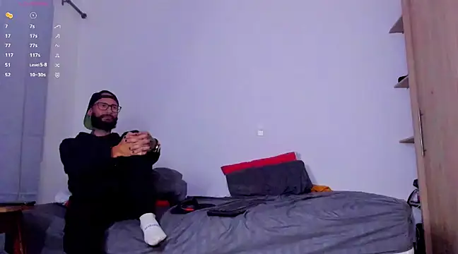 Snapshot of Cloudy_pigDude chatting on February 16, 3:15 am Cloudy pigDude online show from February 16, 3:15 am