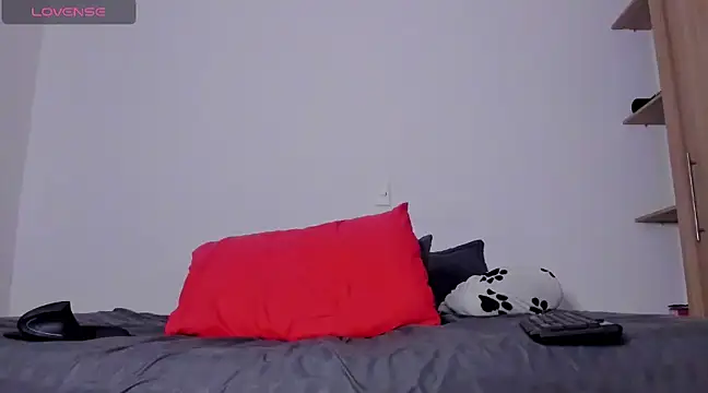 Snapshot of Cloudy_pigDude chatting on March 4, 5:21 am Cloudy pigDude online show from March 4, 5:21 am