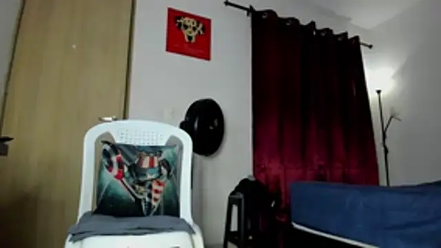 Snapshot of Cloudy_pigDude chatting on June 12, 4:11 am Cloudy pigDude online show from June 12, 4:11 am