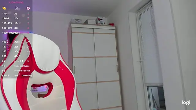 HotCarolineXO online show from November 18, 12:31 pm