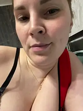 Snapshot of Ellis_Foxy chatting on June 1, 8:43 pm Ellis Foxy online show from June 1, 8:43 pm