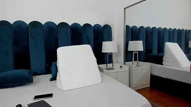 marianaaguii online show from January 18, 1:48 pm