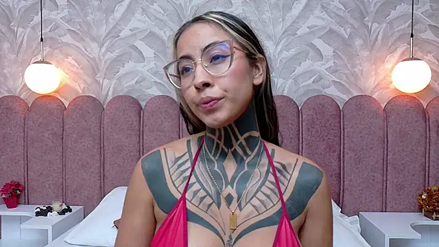 NicoleBlum online show from February 7, 4:46 pm