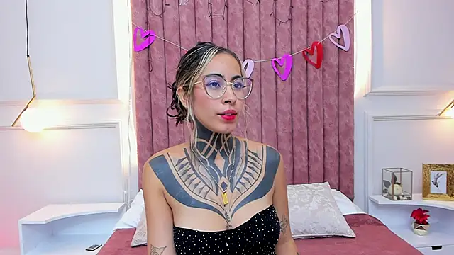 NicoleBlum online show from February 12, 5:48 pm