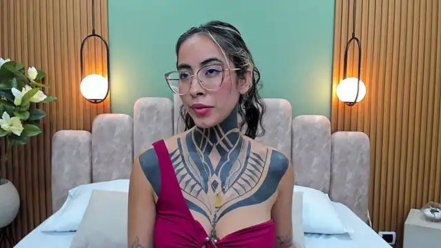 NicoleBlum online show from March 11, 10:20 pm