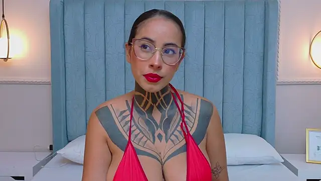 Snapshot of NicoleBlum chatting on May 20, 9:10 pm NicoleBlum online show from May 20, 9:10 pm