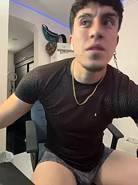 Snapshot of strongboy_ chatting on July 27, 4:58 pm strongboy online show from July 27, 4:58 pm