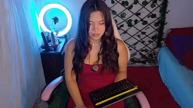 Snapshot of -Camila_ chatting on April 28, 2:11 pm -Camila online show from April 28, 2:11 pm