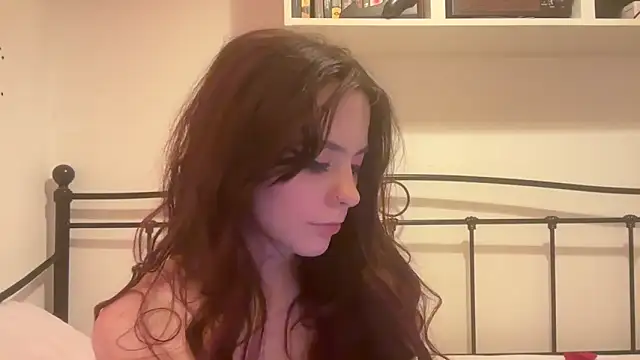 Snapshot of crystalsbaby chatting on March 5, 1:10 am crystalsbaby online show from March 5, 1:10 am