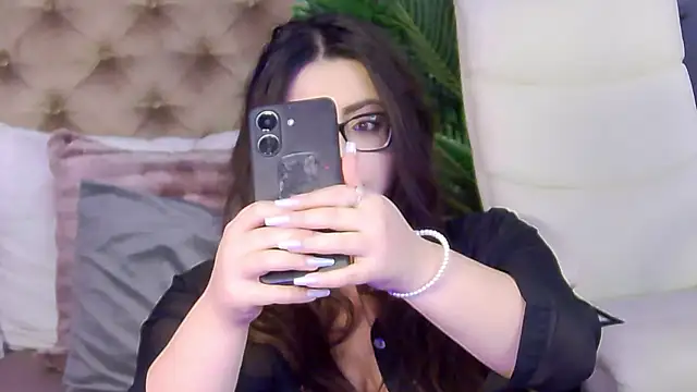 AriaRussell online show from January 5, 8:45 pm