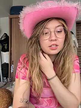 Snapshot of Darling_XXX chatting on March 2, 5:53 pm Darling XXX online show from March 2, 5:53 pm