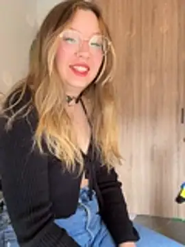 Snapshot of Darling_XXX chatting on July 3, 5:30 pm Darling XXX online show from July 3, 5:30 pm