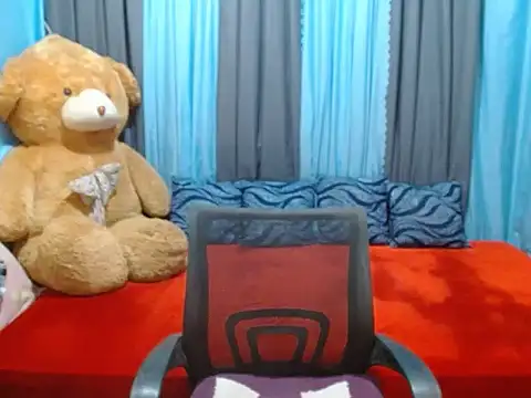 Snapshot of xxSexyBitch69xx chatting on December 15, 1:00 pm xxSexyBitch69xx online show from December 15, 1:00 pm